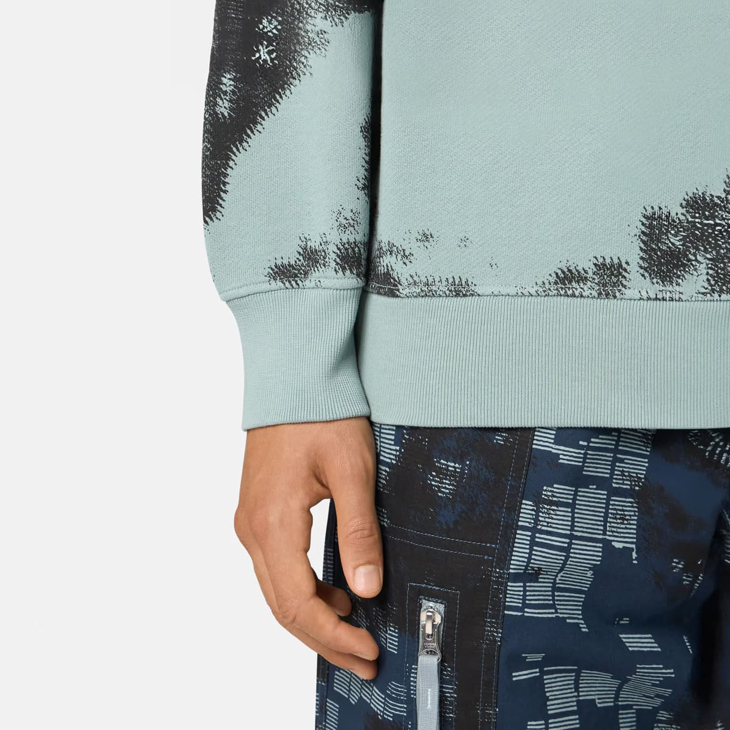 Свитшот Stone Island 8115669E3 V0066 по акционной цене в аутлет